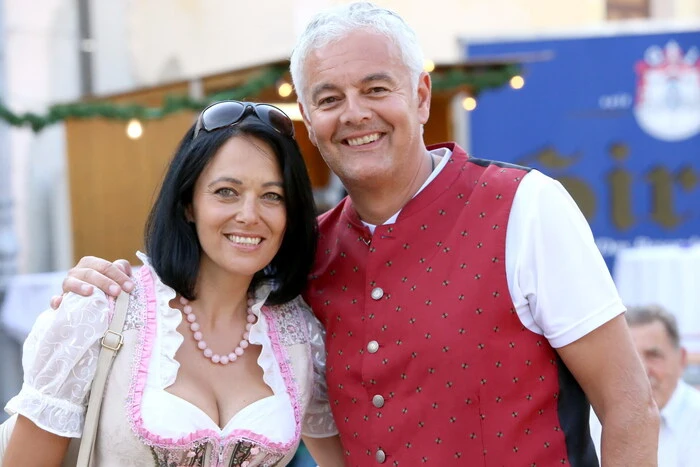 Auch Bürgermeister Alexander Benedikt schaute mit Gattin Sandra in der Altstadt vorbei (unser Foto).