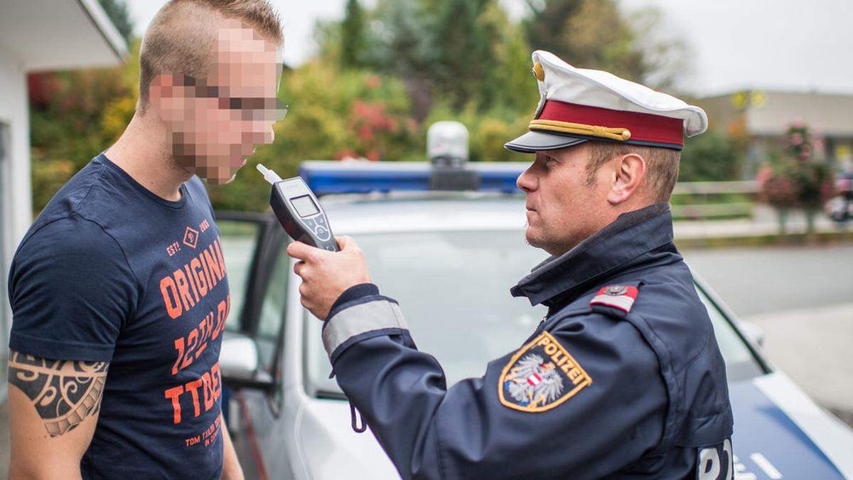 305 Fahrer wurde auf Alkohol getestet (Symbolfoto) 	J