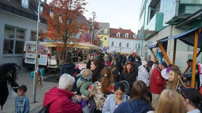 Köflach stand heuer ganz im Zeichen von Halloween: Bereits ab 16:00 Uhr verwandelte sich die Innenstadt in eine bunte Gruselmeile für Kinder.