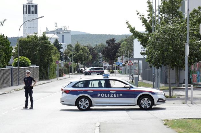 Am Tag des Zugriffs sperrte die Polizei in Ternitz weitreichend ab 