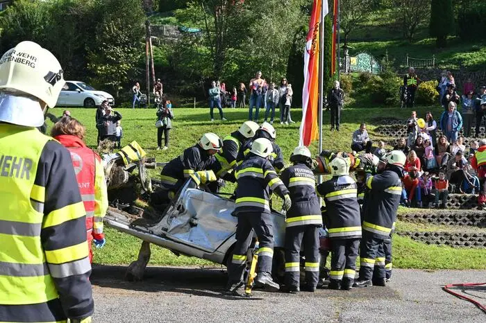 Gezeigt wurde bei den Schauübungen die Zusammenarbeit verschiedener Einsatzorganisationen im Notfall.