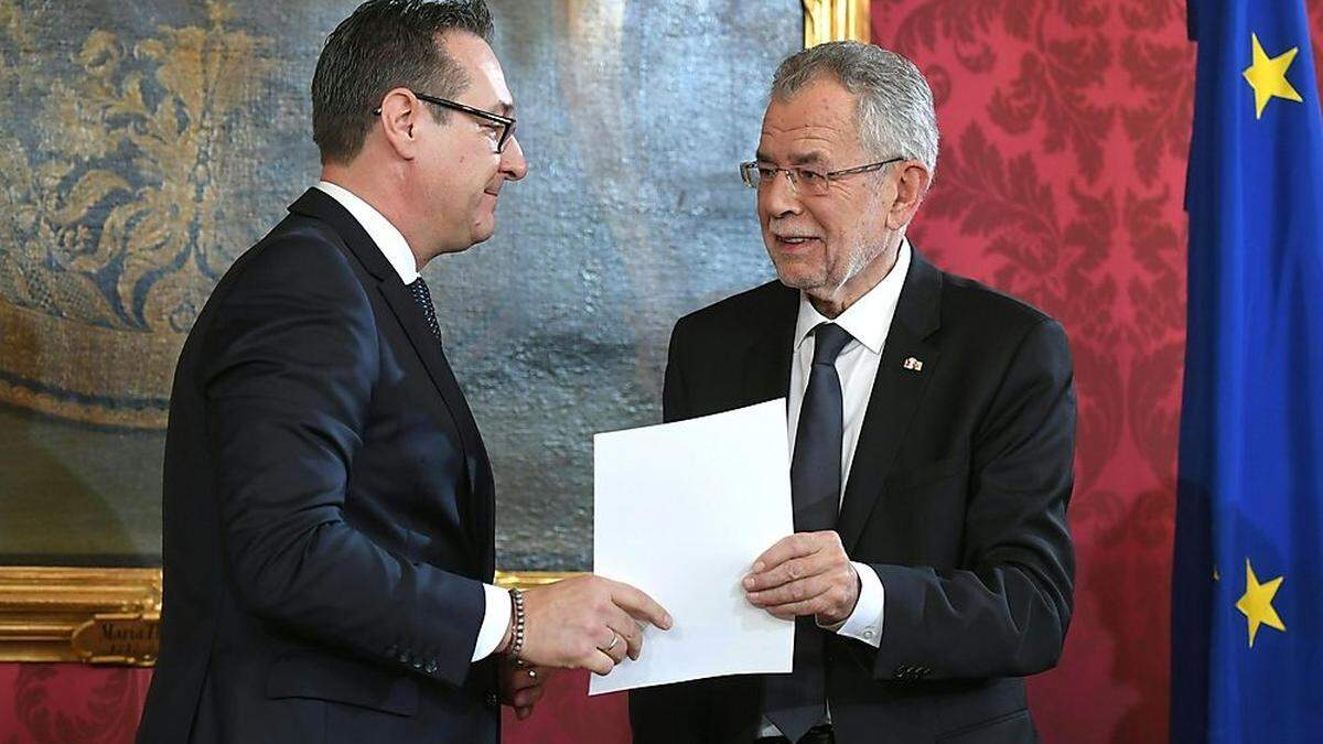 Strache bei der Angelobung mit Bundespräsident Van der Bellen