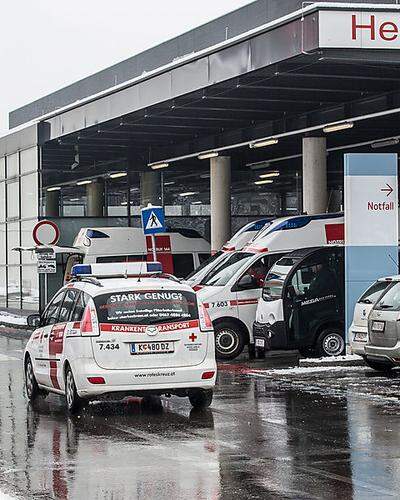 Der Verletzte wurde nach der Erstversorgung in das Klinikum Klagenfurt eingeliefert (Archivbild)