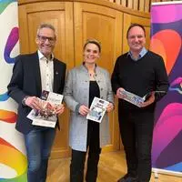 Präsentierten die Weizer Vorhaben für 2026: Bürgermeisterin Bettina Bauernhofer, Finanzstadtrat Roman Neubauer (links) und Gerd Holzer (Zweiter Vizebürgermeister)