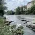 Blick vom Murufer aus auf die Wasseroberfläche des Flusses auf Höhe Erzherzog-Johann-Brücke (Hauptbrücke)