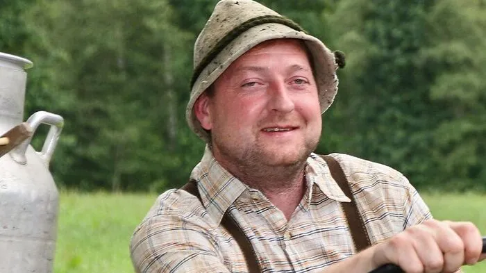 Maximilian Krückl am Set der TV-Romanze "Da wo sich Herzen finden"