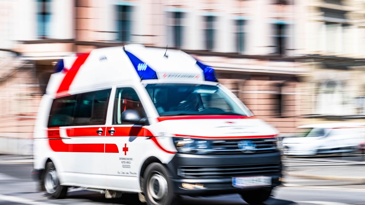 Der Beifahrer wurde verletzt ins Krankenhaus eingeliefert