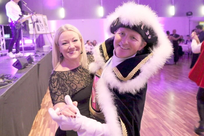 Und so lud am Samstagabend die Gilde anlässlich des runden Jubiläums zur rauschenden Ballnacht in die Blumenhalle.
