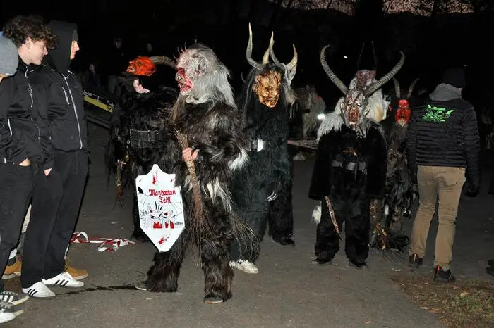 LOKAL ,2024- 11-17, Villach Wasenboden  3. Familien-Krampustag  Manhattan Teifl 
im Bild:illach Wasenboden  3. Familien-Krampustag  Manhattan Teifl 
Credit Photo by:Hermann Sobe 
