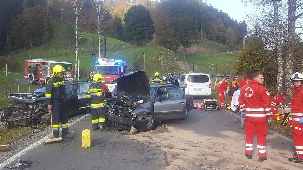 Unfall bei Breitenau sorgte für drei zum Teil schwer verletzte Auto-Insassen