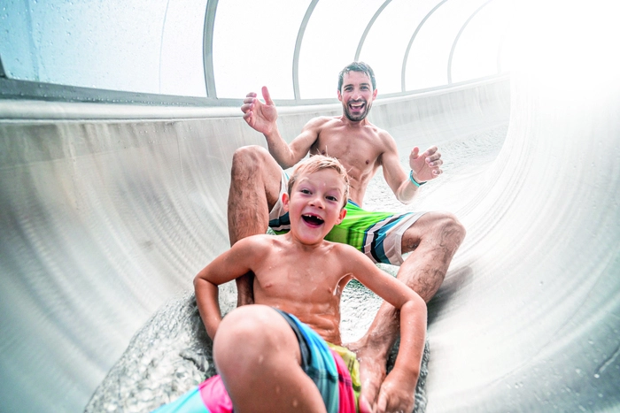 Nach dem Skiabenteuer geht es ab in die Therme um Aufwärmen und Spaß haben