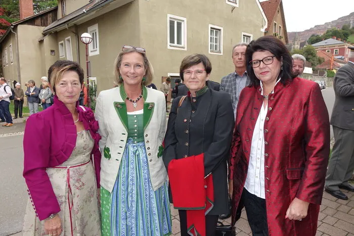 Bürgermeisterin Christine Holzweber mit Landtagspräsidentin Bettina Vollath, die in Vertretung von Landeshauptmann Hermann Schützenhöfer gekommen war, NRAbg. Birgit Sandler und LAb. Helga Ahrer, die Landeshauptmann-Stellvertreter Michael Schickhofer vertrat (v. l.)