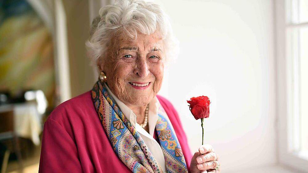 Auch mit ihren 100 Jahren ist Vera Defner geistig und körperlich fit