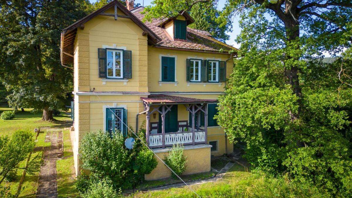 In Velden steht eine Villa zum Verkauf