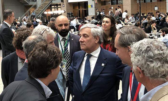 Antonio Tajani im Pressesaal. Es schien, als wollte er heute länger bleiben