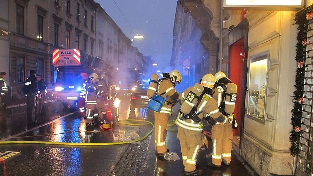28 Feuerwehrleute waren in der Grazer Mandellstraße im einsatz