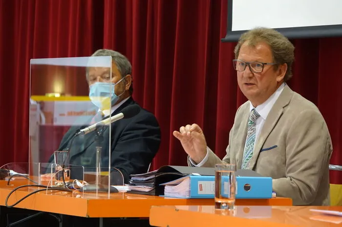 Gerhard Schütter beim Bericht des Bürgermeisters
