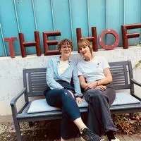Leni Koinegg und Nika Mitteregger eröffneten am Leibnitzer Hauptplatz „The Hof“