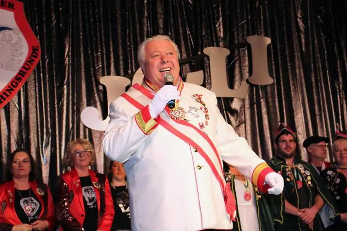 Durch die drei Abende führte in bewährter Weise Kaiser Gerhard I. in seiner bekannt professionellen und humorvollen Art. Musikalisch sorgte die JoLi-Combo mit Christa und Alfred Prasch für beste Stimmung beim Publikum.