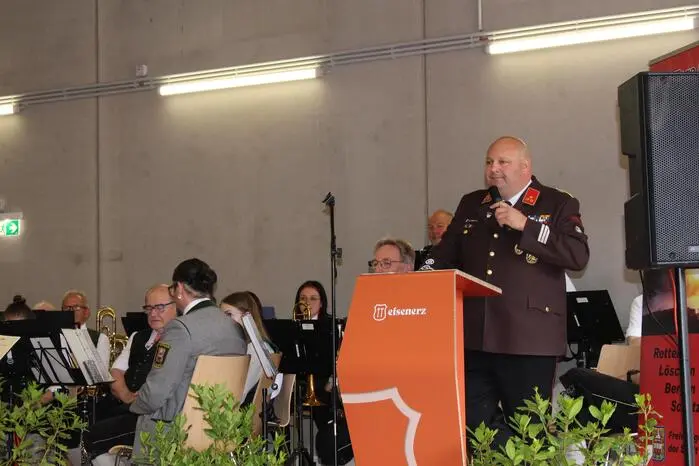 Der Samstag lockte ebenfalls viele Besucher zum Festgelände. Die Bergmusikkapelle sowie Manuel Mascha sorgten für musikalische Unterhaltung. Cäpt‘n Klug & die Zwergsteirer heizten den Gästen ordentlich ein.