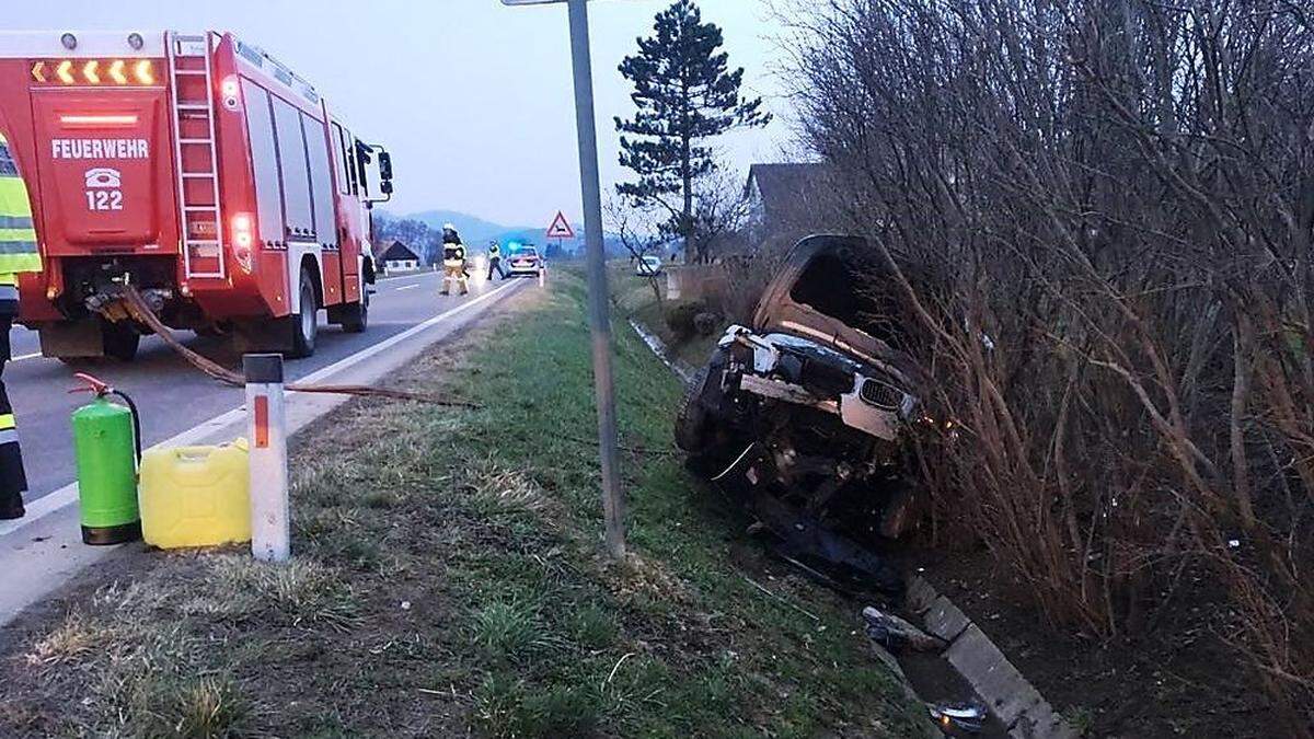 Für die Bergung des Unfallfahrzeugs musste die B66 kurzzeitig gesperrt werden