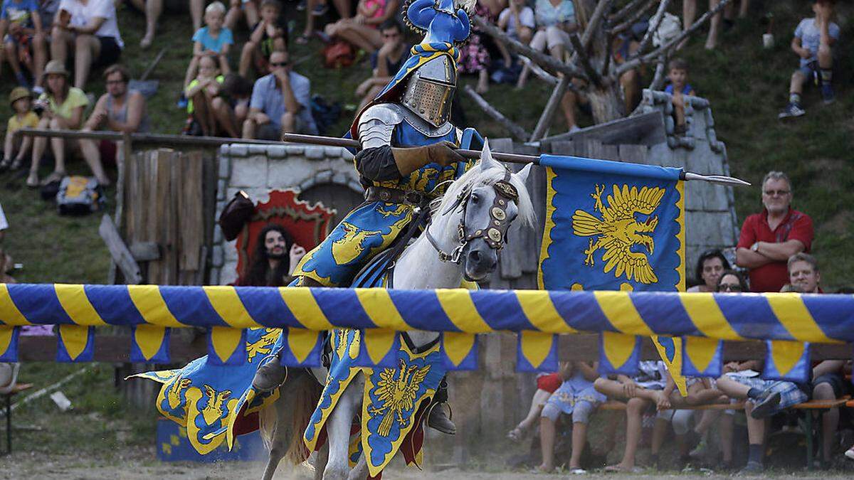 Ritterspiele auf Burg Sommeregg