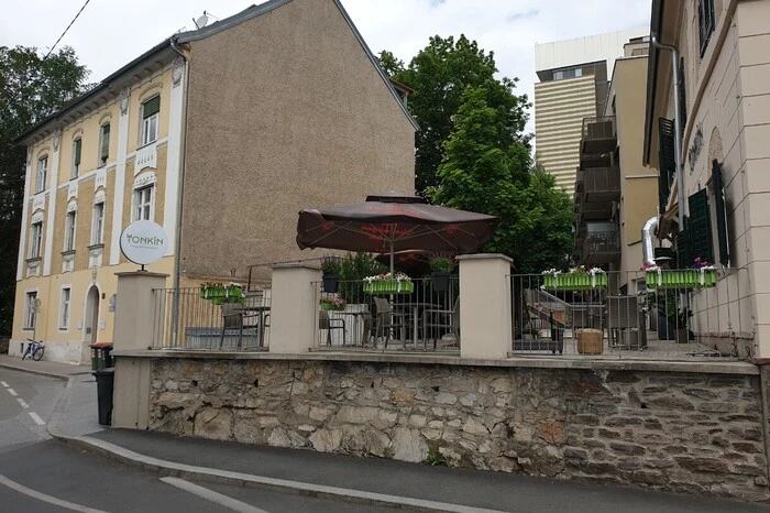 ... diesen neuen Gastgarten.