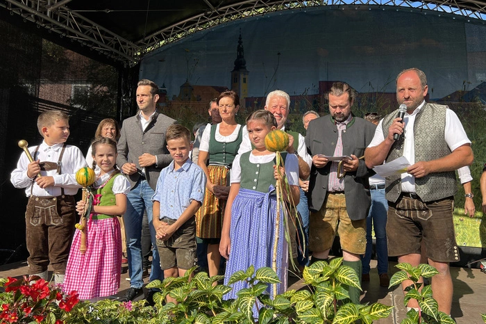 Höhepunkt war die die Übergabe des Rathausschlüssels an das neue Prinzenpaar.