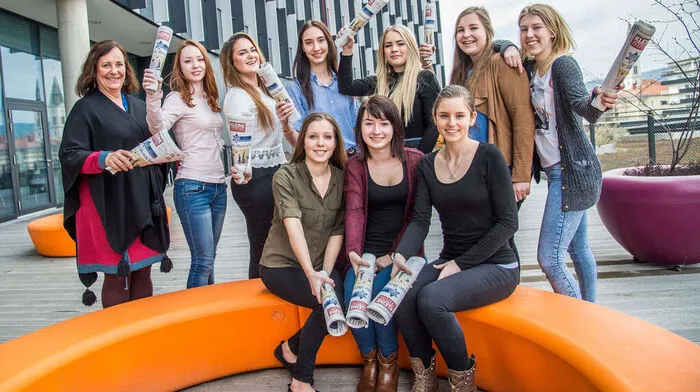 Die HLW-Gruppe mit ihrer Professorin Elisabeth Gepp