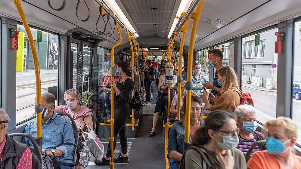 Fahrgäste ohne Masken sind in den Grazer Verkehrsmitteln kaum mehr anzutreffen