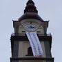 16-Meter-Banner wurde vom Stadtpfarrturm entrollt