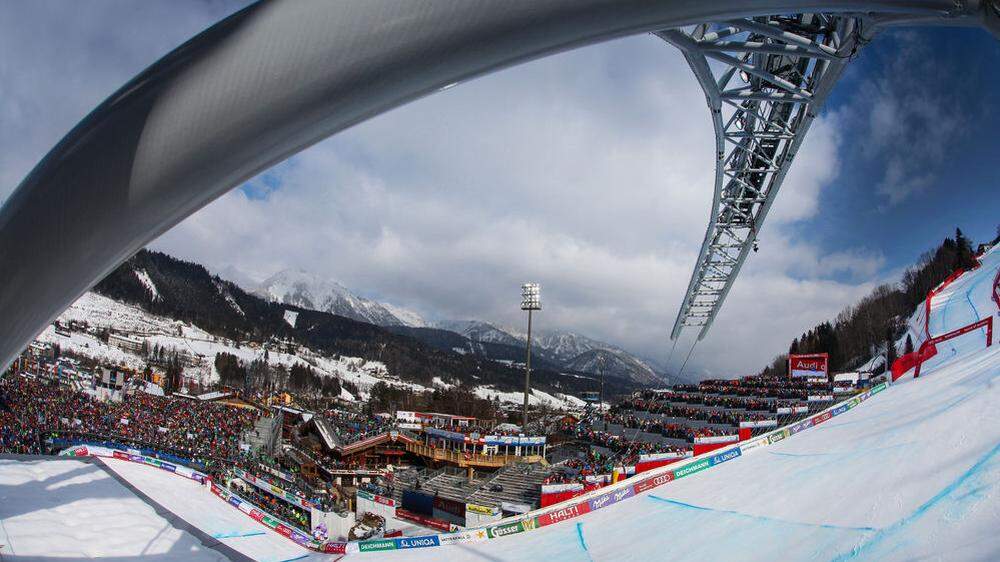 Schladming hat seinen Wunsch nach einer dritten Ski-Weltmeisterschaft beim Österreichischen Skiverband deponiert. Selbst wenn es schnell geht, wäre das Jahr 2035 wohl der früheste realistische Austragungstermin