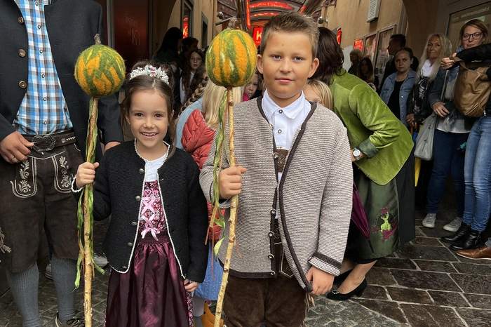 Traditionell fand der Einzug des diesjährigen Kürbisprinzenpaares...