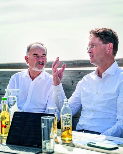 Mercedes-Vorstandschef Ola Källenius und Mercedes-Aufsichtsratschef Bernd Pischetsrieder