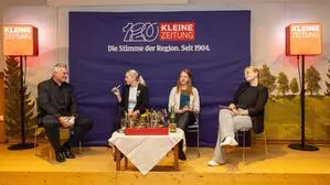 Chefredakteur Hubert Patterer und Teamleiterin Veronika Höflehner im Gespräch mit den Sportlerinnen Natalija Eder und Carina Schrempf