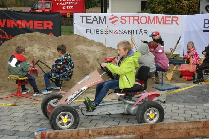Abgerundet wurde das beliebte Herbstfest mit einem FUN-Triathlon, einer Hüpfburg und einem Kinderspielplatz für die jüngsten Gäste.