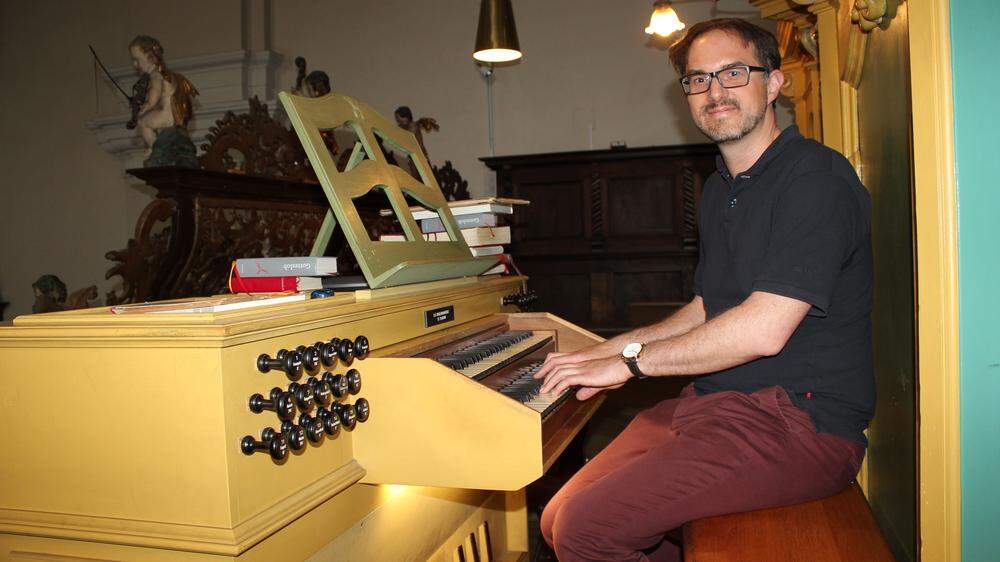 Seit 25 Jahren spielt Organist Martin Berger auf der Kögler-Orgel in der Voitsberger Stadtpfarrkirche