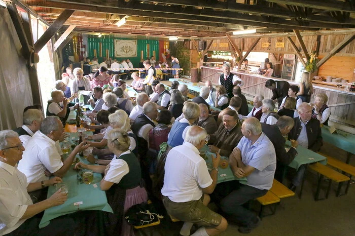 Im Anschluss spielten „Die Wietinger“ zum Erntetanz auf. 