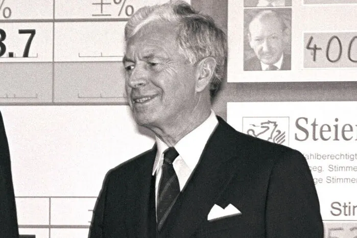 Kurt Steyrer (SPÖ) - Gesundheitsminister von 1981-1985 Steyrer studierte Medizin in Wien und an der Universität Prag. 1951 eröffnete er eine Facharztpraxis als Dermatologe. Von 1952 bis 1981 war er Betriebsarzt bei der Simmering-Graz-Pauker AG.