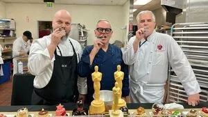 "Rauchpause" mit Schoko-Zigarren: Köberl, Puck, Tschemernjak (von links)