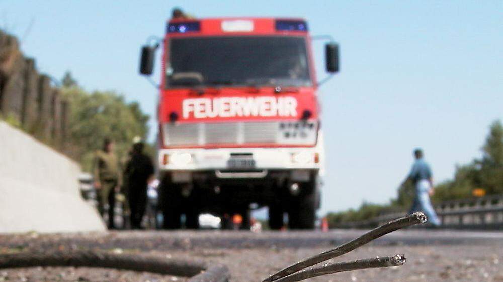 Die Feuerwehr machte die Tauernautobahn wieder befahrbar (Symbolfoto)