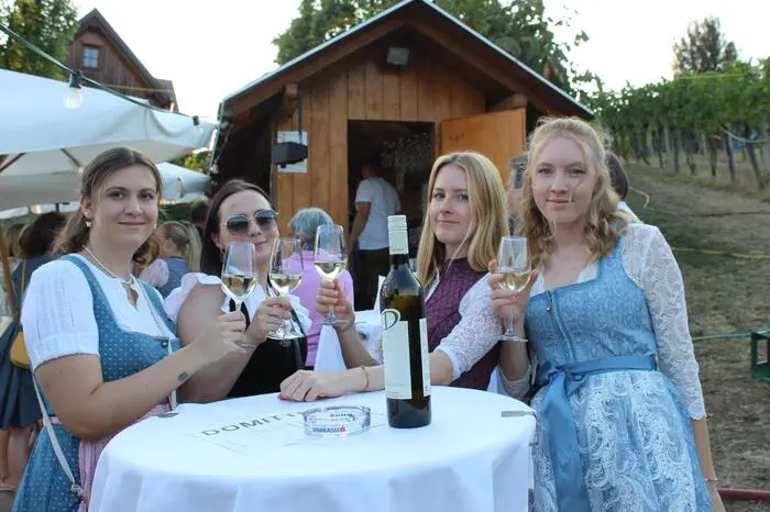 Doch der Star des Abends war natürlich der Klöcher Wein, der für gute Stimmung sorgte