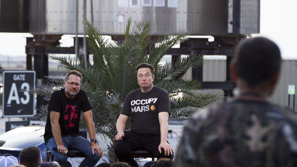 T-Mobile CEO Mike Sievert und Elon Musk 