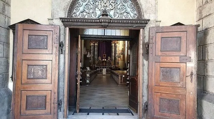 Der Opferstock fehlt jetzt in der Stadtpfarrkirche