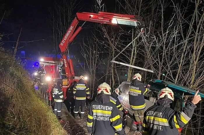 Der Lenker blieb unverletzt.