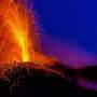 Vom Meeresgrund ragt der Kegel des Vulkans Stromboli rund 3000 Meter auf 