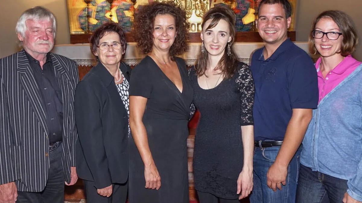 Die Eltern Ernst und Maria Dornhofer, Mezzosopranistin Angelika Kirchschlager, Yvonne Dornhofer, Michael und Ulli Schickhofer (von links)