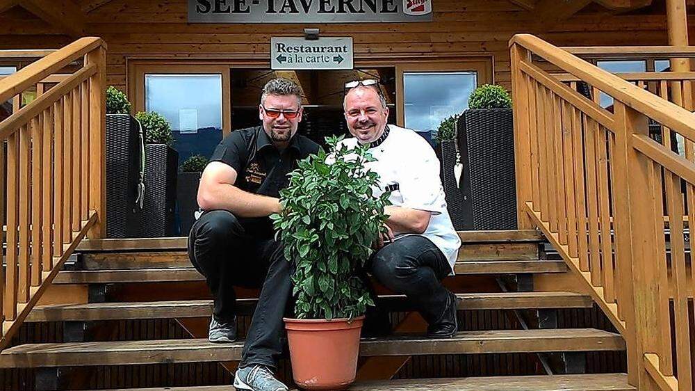 Markus Jancar und Hans Jürgen Frischer sind Garanten dafür, das „Wein am See“ zu einem besonderen kulinarischen Erlebnis in der Seetaverne wird