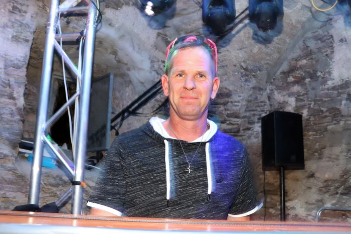 In der Burg-Disco heizte „DJ Tomy“ Thomas Habernig die Stimmung so richtig ein. 