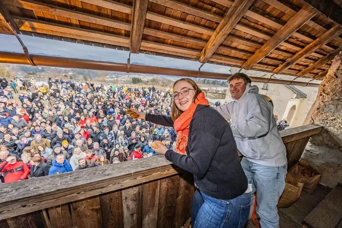 Striezelwerfen in Stein im Jauntal